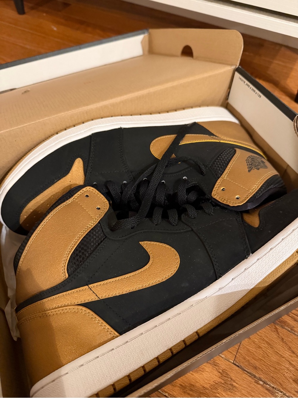 Men's Black & gold High-Top Sneakers - Picture 3 of 7
